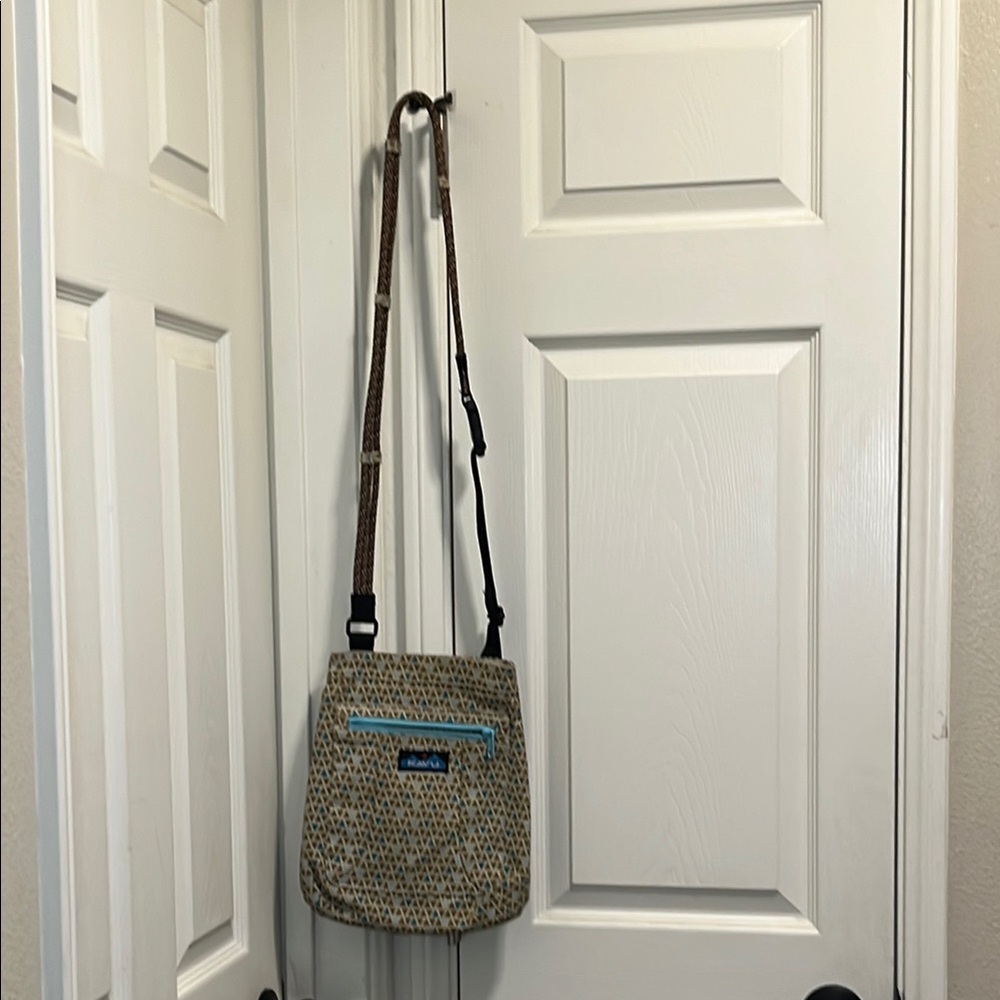 KAVU Tan Crossbody Bag with Textured Design and Casual Style